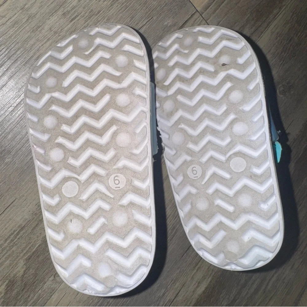 ☀️6/$20☀️ Baby Shark Kids Slide Sandals